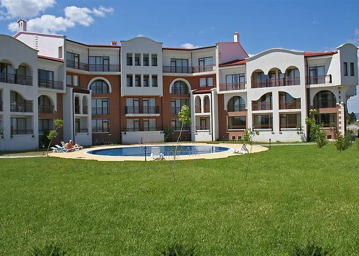 Sunrise Club Apart 3*